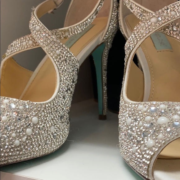 Heels - Picture 3 of 3